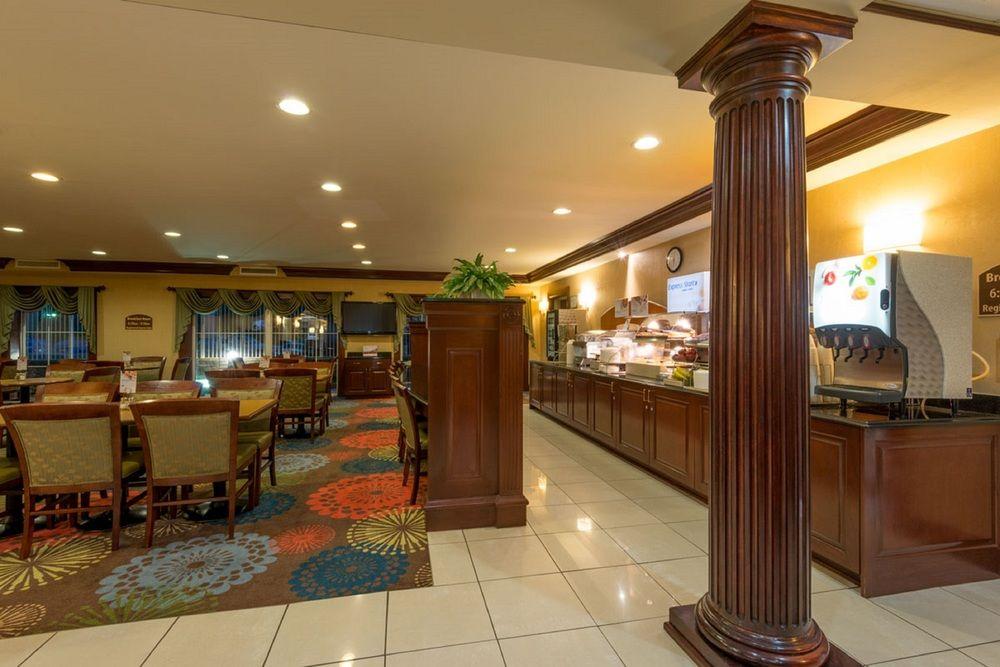 Holiday Express & Sw - Outlet Ctr Area By Ihg Hotel