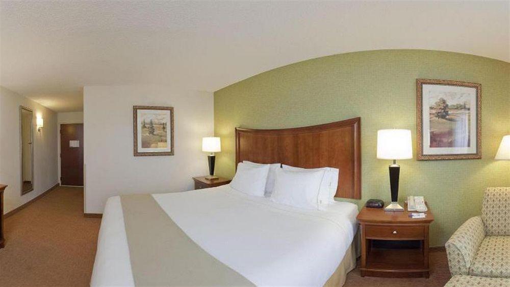 Express & Sw - Outlet Ctr Area By Ihg Hotel