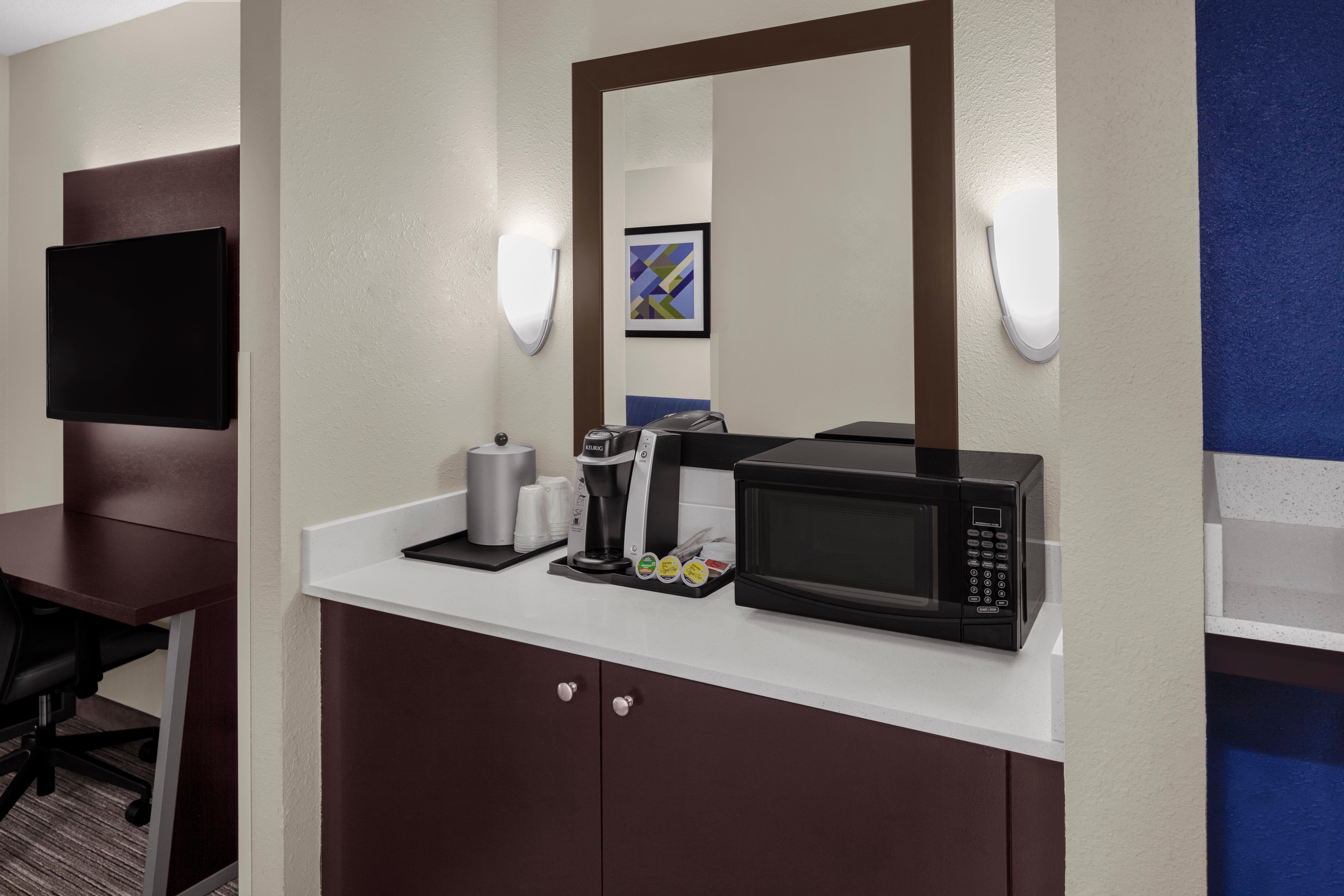 Hotel Express & Sw - Outlet Ctr Area By Ihg
