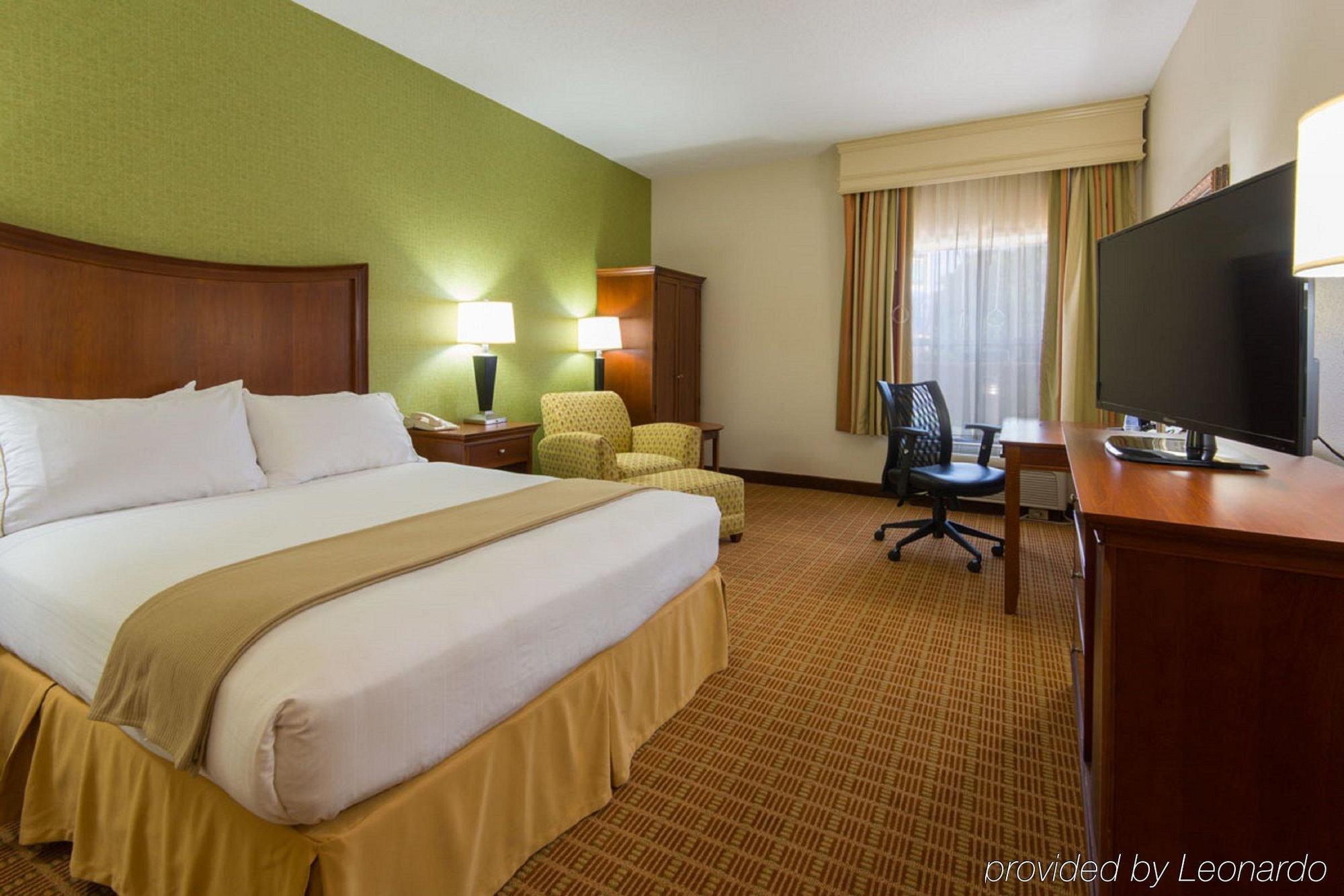 Hotel Express & Sw - Outlet Ctr Area By Ihg