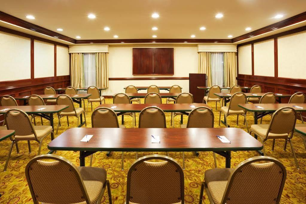 Express & Sw - Outlet Ctr Area By Ihg Hotel